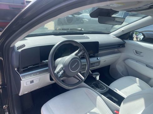 Used 2025 Hyundai Kona SEL FWD image 6