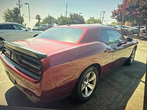 Used 2019 Dodge Challenger SXT RWD image 2