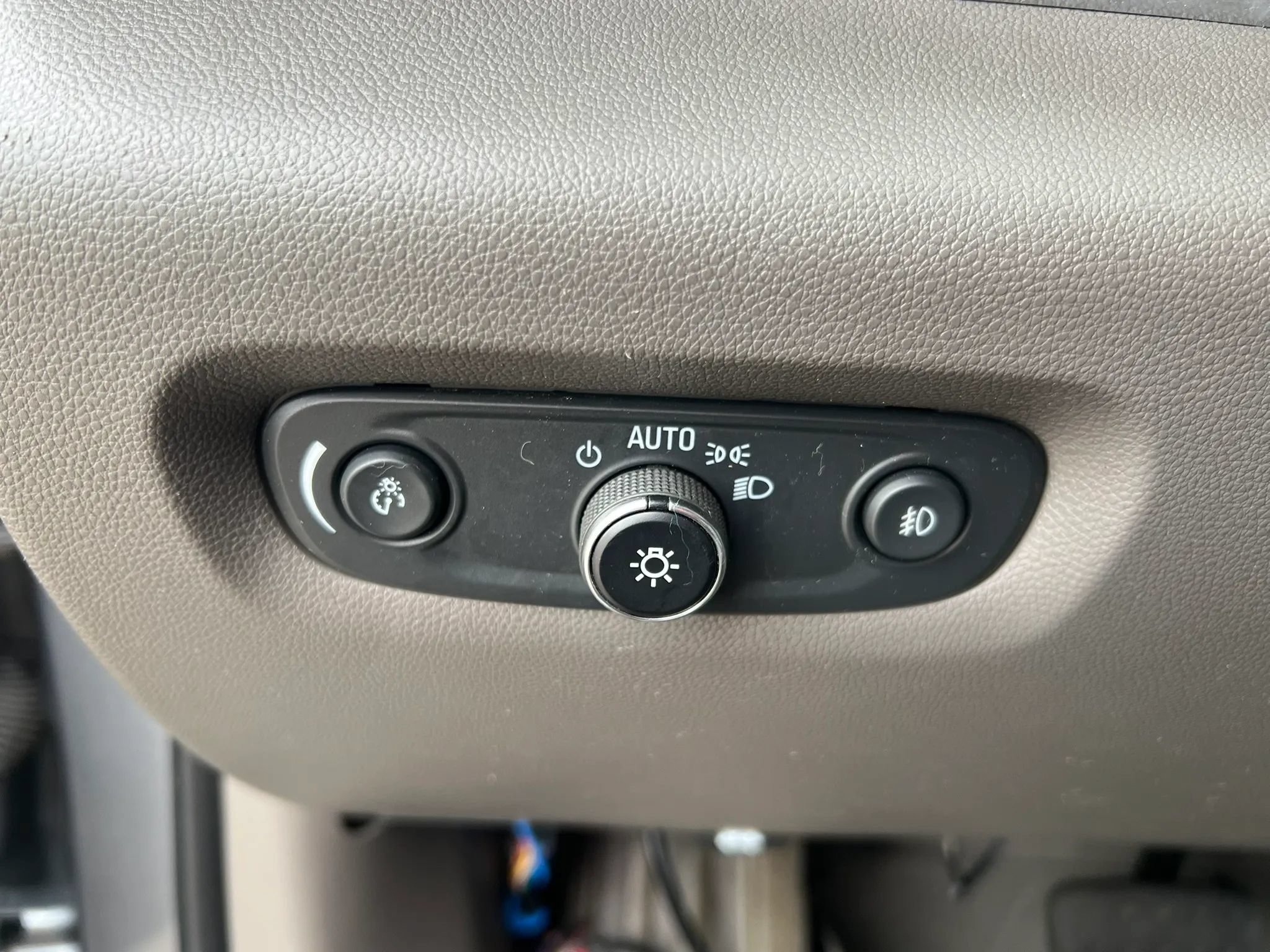 Used 2021 Chevrolet Traverse LT w/ LPO, Floor Liner Package AWD/4WD image 15