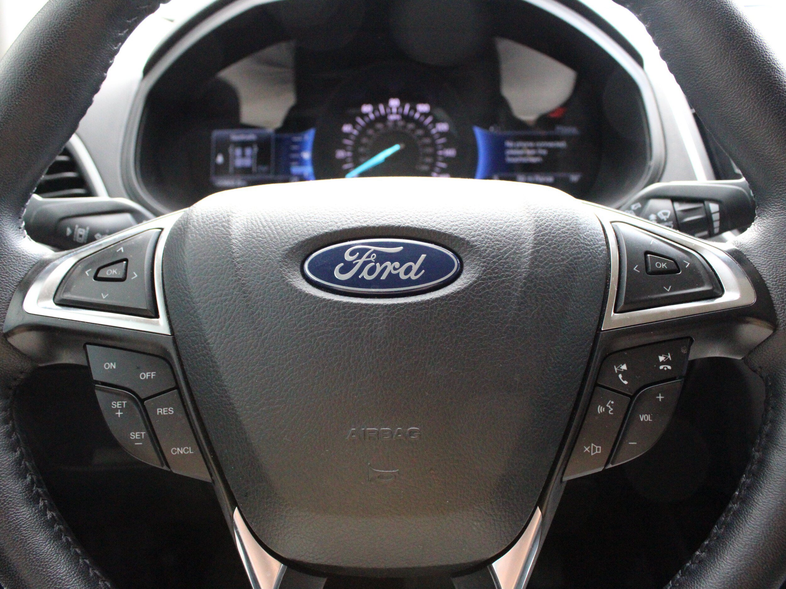Used 2024 Ford Edge SEL w/ Convenience Package AWD/4WD image 11