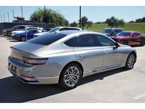 Used 2025 Genesis G80 2.5T image 8