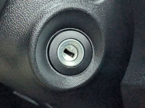 Used 2023 Kia Sorento LX image 30