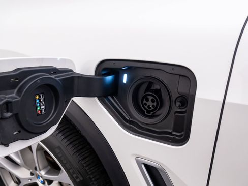 Used 2021 BMW X5 xDrive45e w/ Executive Package 2 image 29