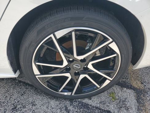 New 2025 Nissan Sentra SR w/ SR Premium Package image 8