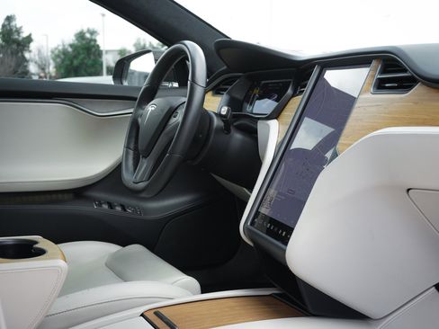 Used 2021 Tesla Model S Performance image 35