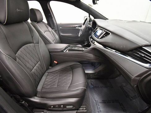 Used 2023 Buick Enclave Avenir image 19