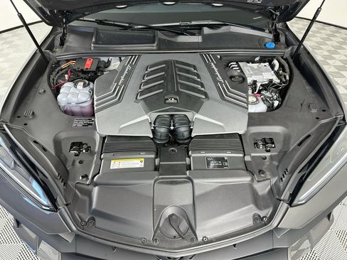 Used 2025 Lamborghini Urus SE AWD/4WD image 30