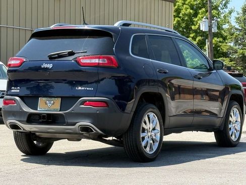 Used 2016 Jeep Cherokee Limited w/ Luxury Group AWD/4WD image 5