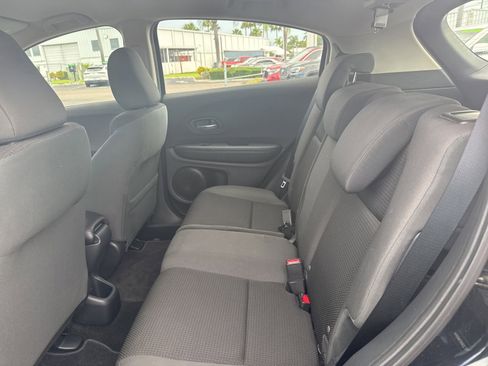 Used 2020 Honda HR-V LX image 9