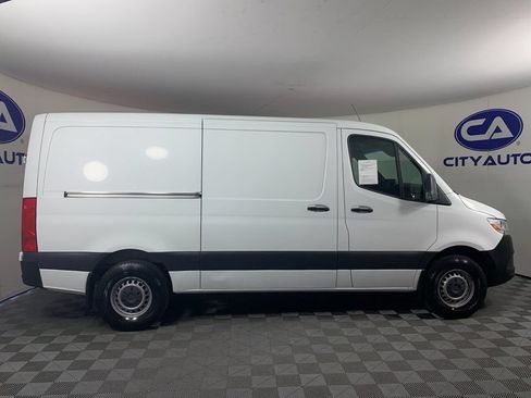 Used 2022 Mercedes-Benz Sprinter 1500 image 2