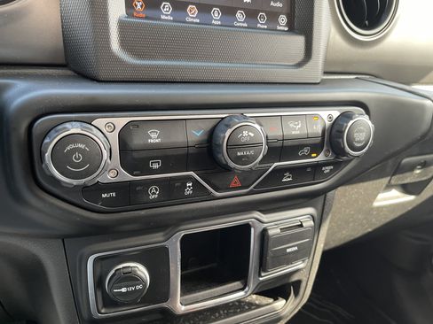 Used 2023 Jeep Wrangler Unlimited Sport AWD/4WD image 26