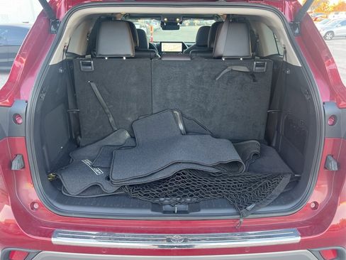 Used 2025 Toyota Highlander Platinum image 18