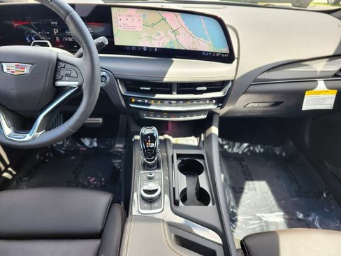 Used 2025 Cadillac CT5 V w/ Technology Package RWD image 12
