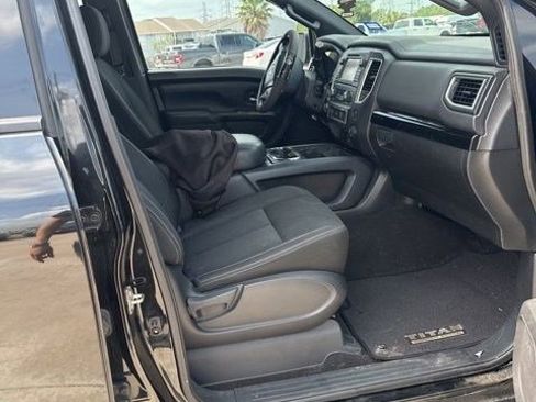 Used 2018 Nissan Titan SV w/ SV Convenience Package RWD image 8