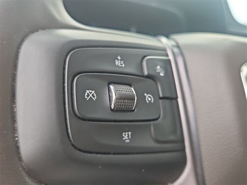 Used 2023 GMC Yukon XL SLT image 36