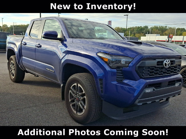 Used 2024 Toyota Tacoma TRD Sport w/ TRD Sport Upgrade Package AWD/4WD image 1