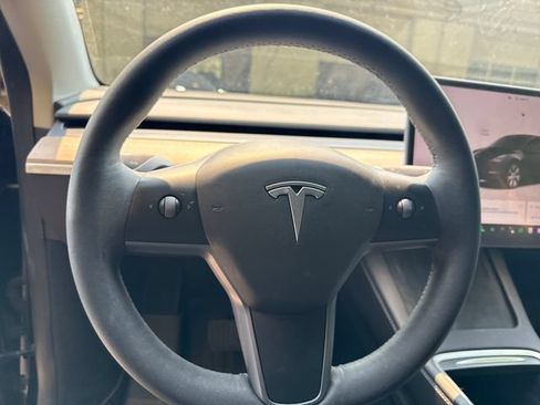 Used 2023 Tesla Model Y Long Range AWD/4WD image 18