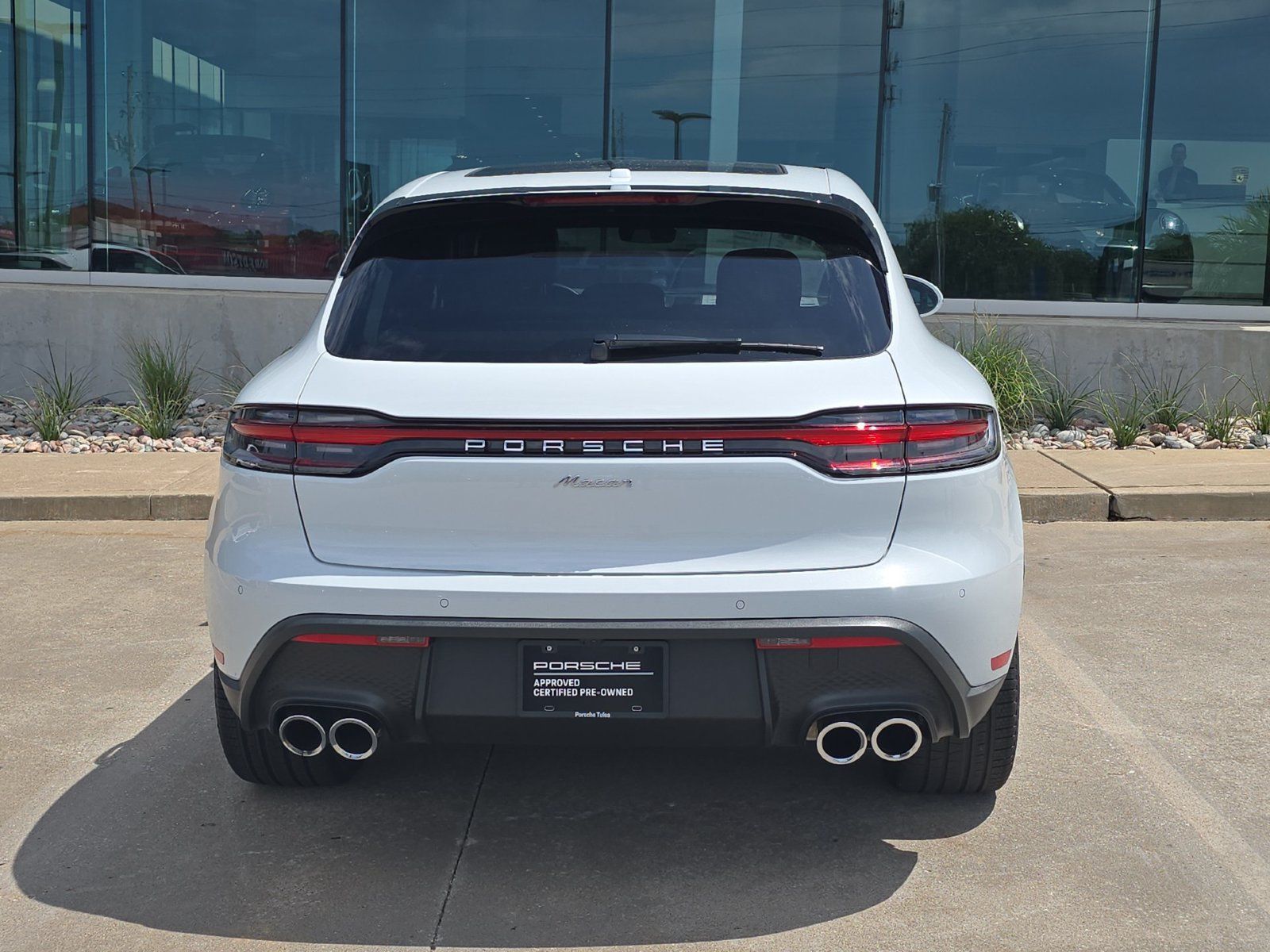Certified 2026 Porsche Macan AWD/4WD image 6