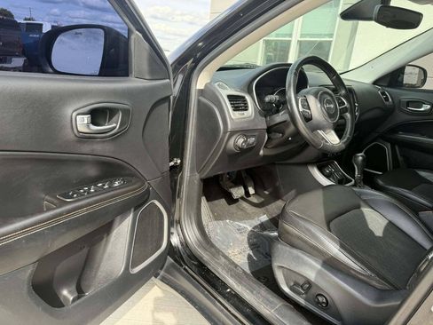 Used 2018 Jeep Compass Latitude w/ Cold Weather Group AWD/4WD image 10