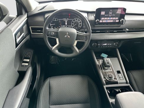 Used 2023 Mitsubishi Outlander ES FWD image 19