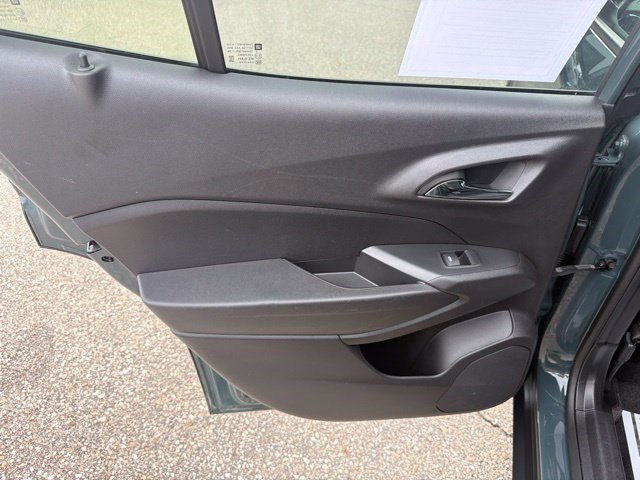 Used 2025 Chevrolet Trax LT FWD image 14