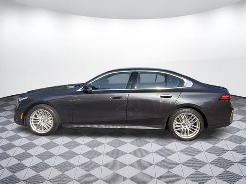 Used 2025 BMW 530i xDrive AWD/4WD image 2