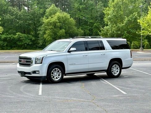 Used 2017 GMC Yukon XL SLT w/ Open Road Package AWD/4WD image 2
