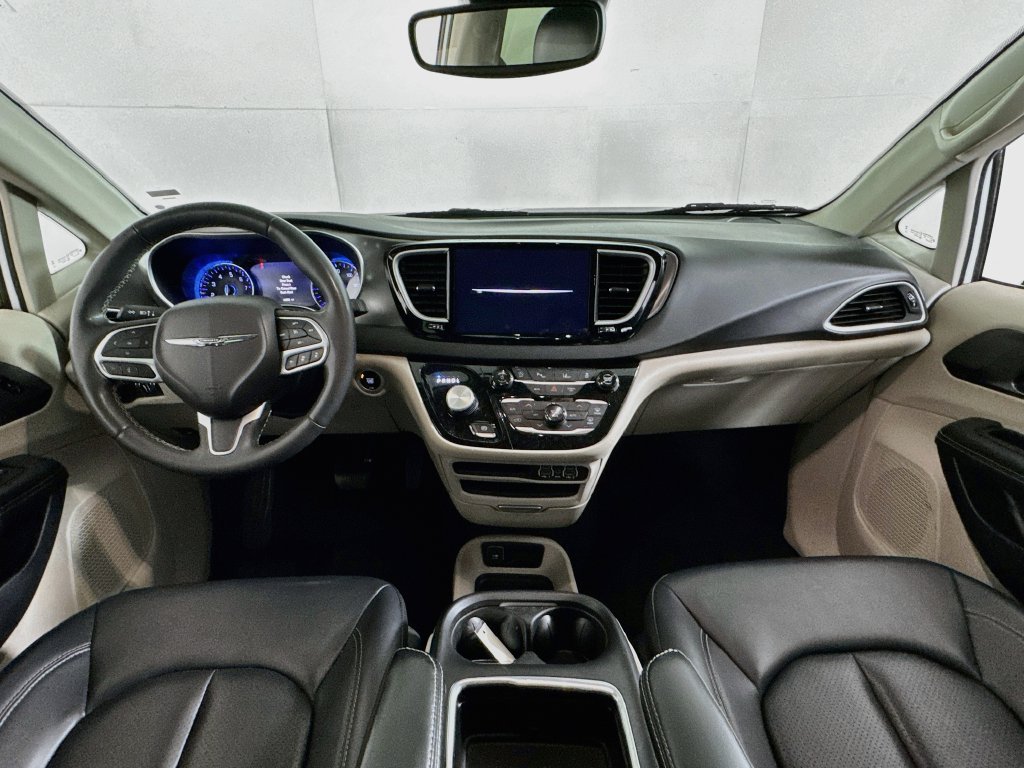 Used 2024 Chrysler Pacifica Touring-L FWD image 29