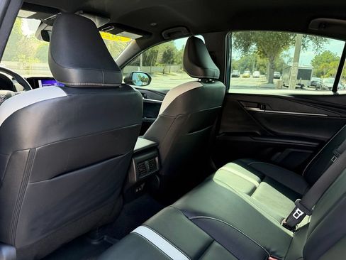 Used 2025 Toyota Camry SE w/ Convenience Package FWD image 18