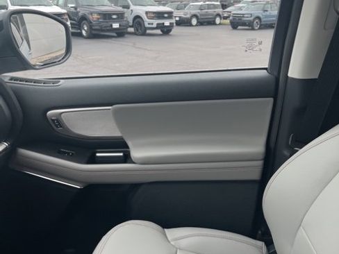 New 2025 Ford Expedition Active image 24