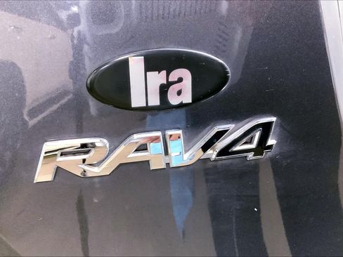 Used 2018 Toyota RAV4 XLE AWD/4WD image 31