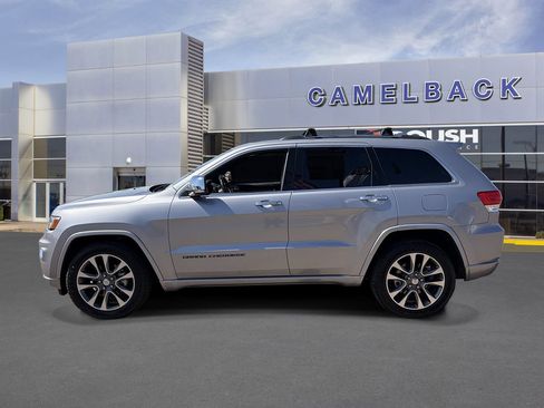 Used 2017 Jeep Grand Cherokee Overland RWD image 3