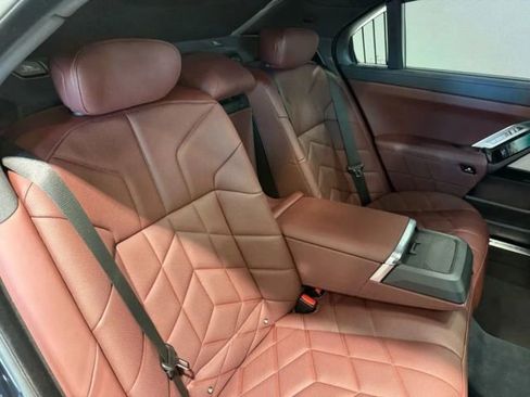 Used 2025 BMW 760i xDrive w/ Executive Package image 37