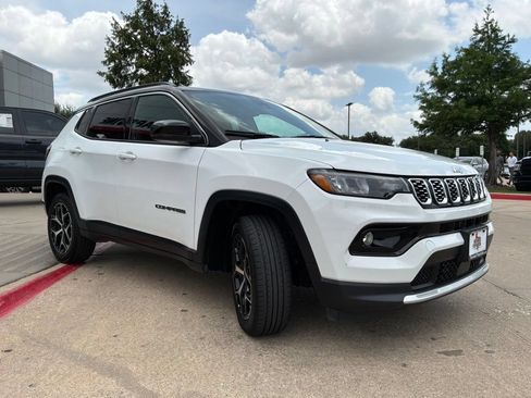 Used 2025 Jeep Compass Limited AWD/4WD image 4