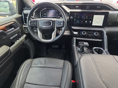 Used 2024 GMC Sierra 1500 Denali w/ Denali Reserve Package AWD/4WD image 13