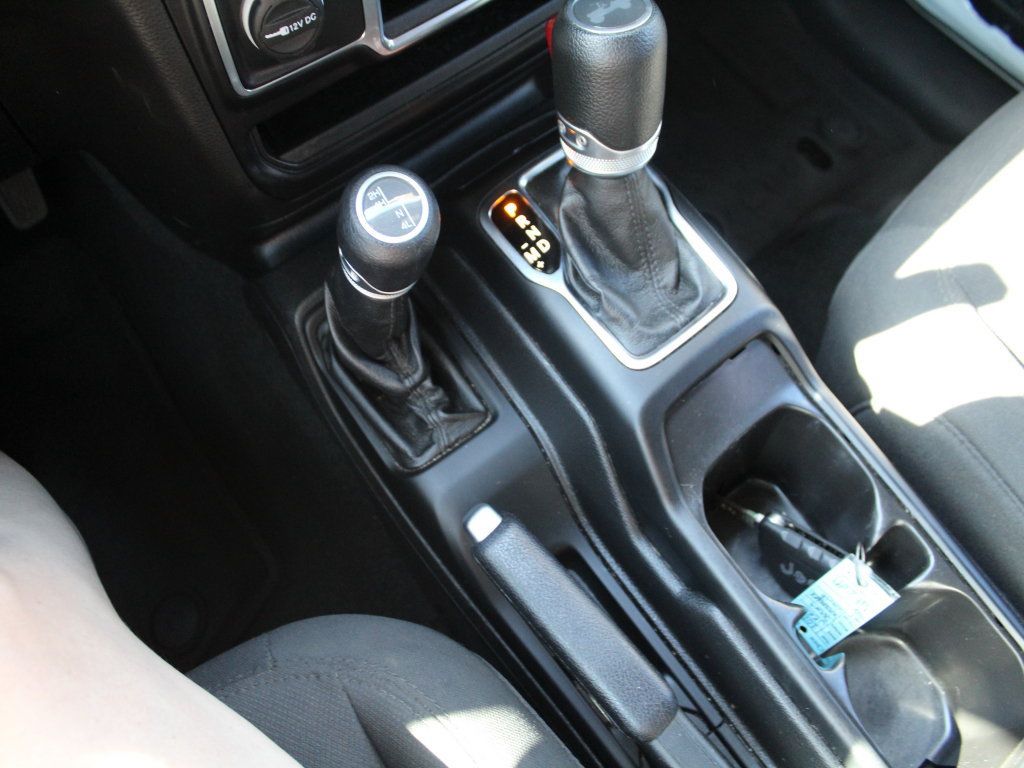 Used 2022 Jeep Wrangler Sport AWD/4WD image 16