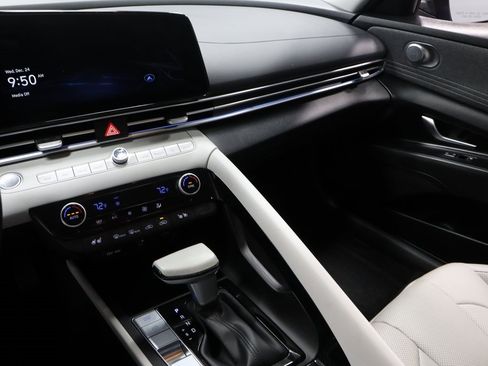 Certified 2023 Hyundai Elantra Limited image 29