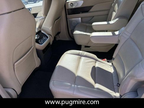 Used 2021 Lincoln Navigator Reserve w/ Luxury Package image 9