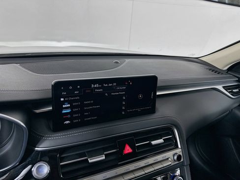 Used 2025 Genesis G70 2.5T image 19