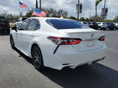 Used 2022 Toyota Camry SE w/ Audio Upgrade Package image 9