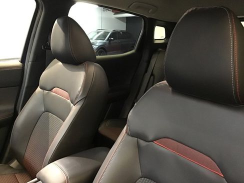 Used 2025 Nissan Kicks SR image 14