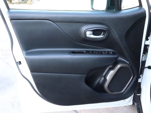 Used 2023 Jeep Renegade Latitude image 15