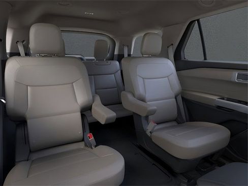 Used 2024 Ford Explorer XLT w/ Equipment Group 202A image 11
