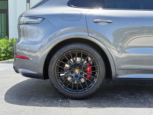 Used 2021 Porsche Cayenne GTS AWD/4WD image 4