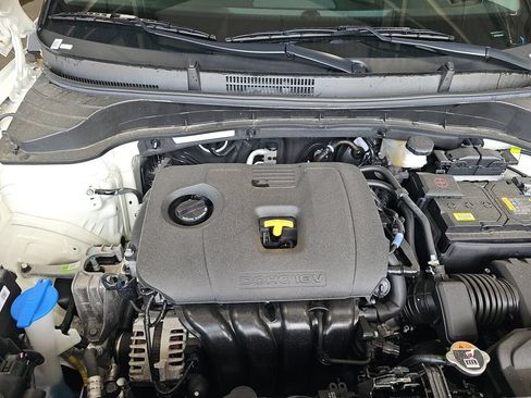 Used 2025 Kia Soul LX w/ LX Technology Package FWD image 11