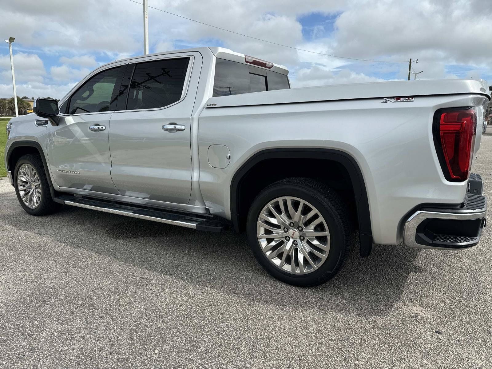 Used 2021 GMC Sierra 1500 SLT w/ SLT Premium Package AWD/4WD image 6