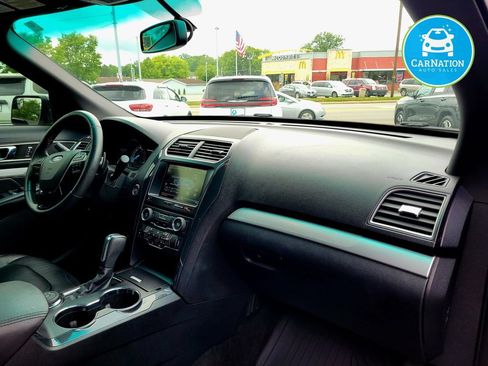 Used 2016 Ford Explorer XLT w/ Equipment Group 202A AWD/4WD image 16