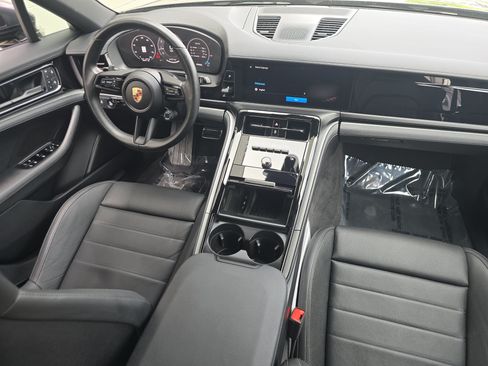 Certified 2025 Porsche Panamera 4 AWD/4WD image 24