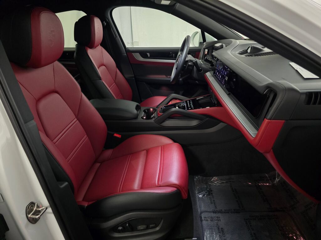 Certified 2026 Porsche Cayenne Coupe AWD/4WD image 28