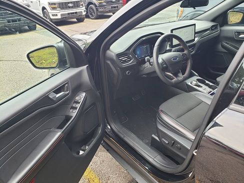 Used 2023 Ford Escape ST-Line w/ Tech Pack #1 FWD image 6